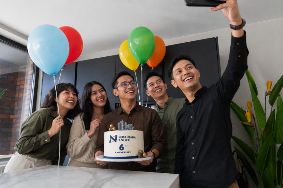 acara ulang tahun perusahaan